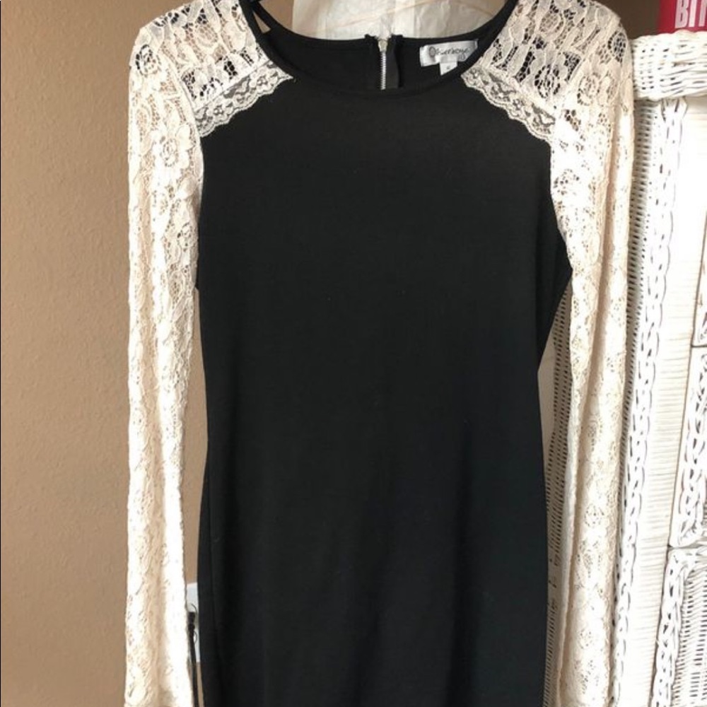 Lace sleeve black mini dress💝